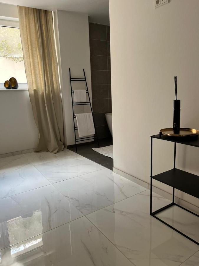 Moderne, Ruhige Ferienwohnung , Ideal Zum Abschalten Hadamar Esterno foto